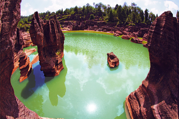 張家界、袁家界、天子山、紅石林、鳳凰古城四晚五日游